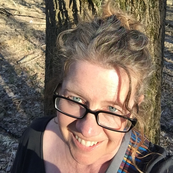 Meet your Posher, Beth - Picture 1 of 1